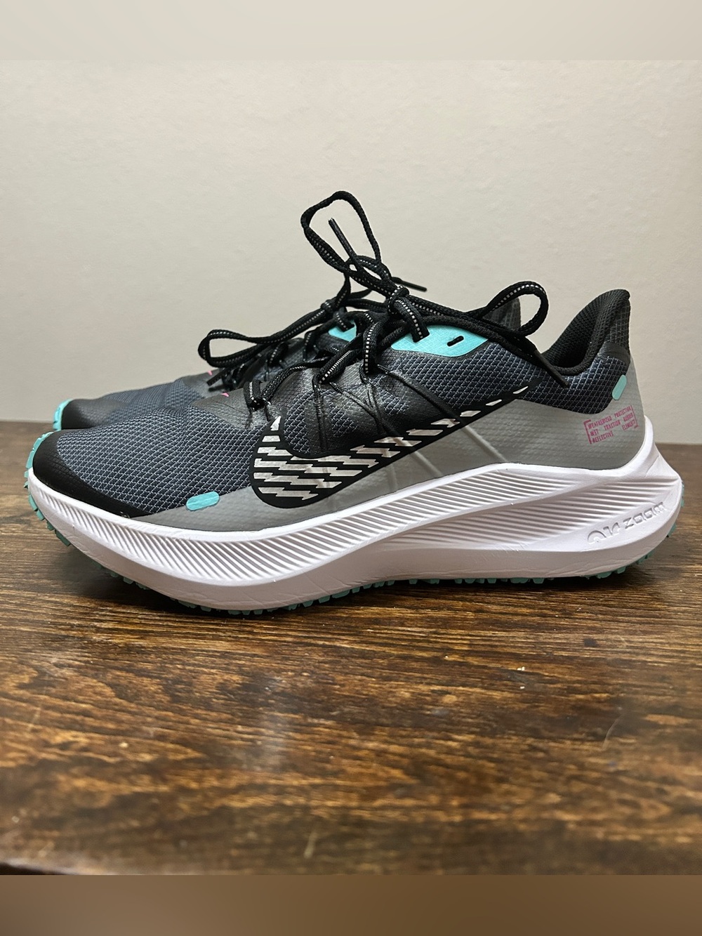 Nike Winflo 7 Shield
Obsidian Mist